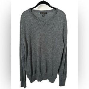 ETHAN PIERCE 100% Extra Fine Merino Wool Lightweight V Neck Sweater Men’s Large